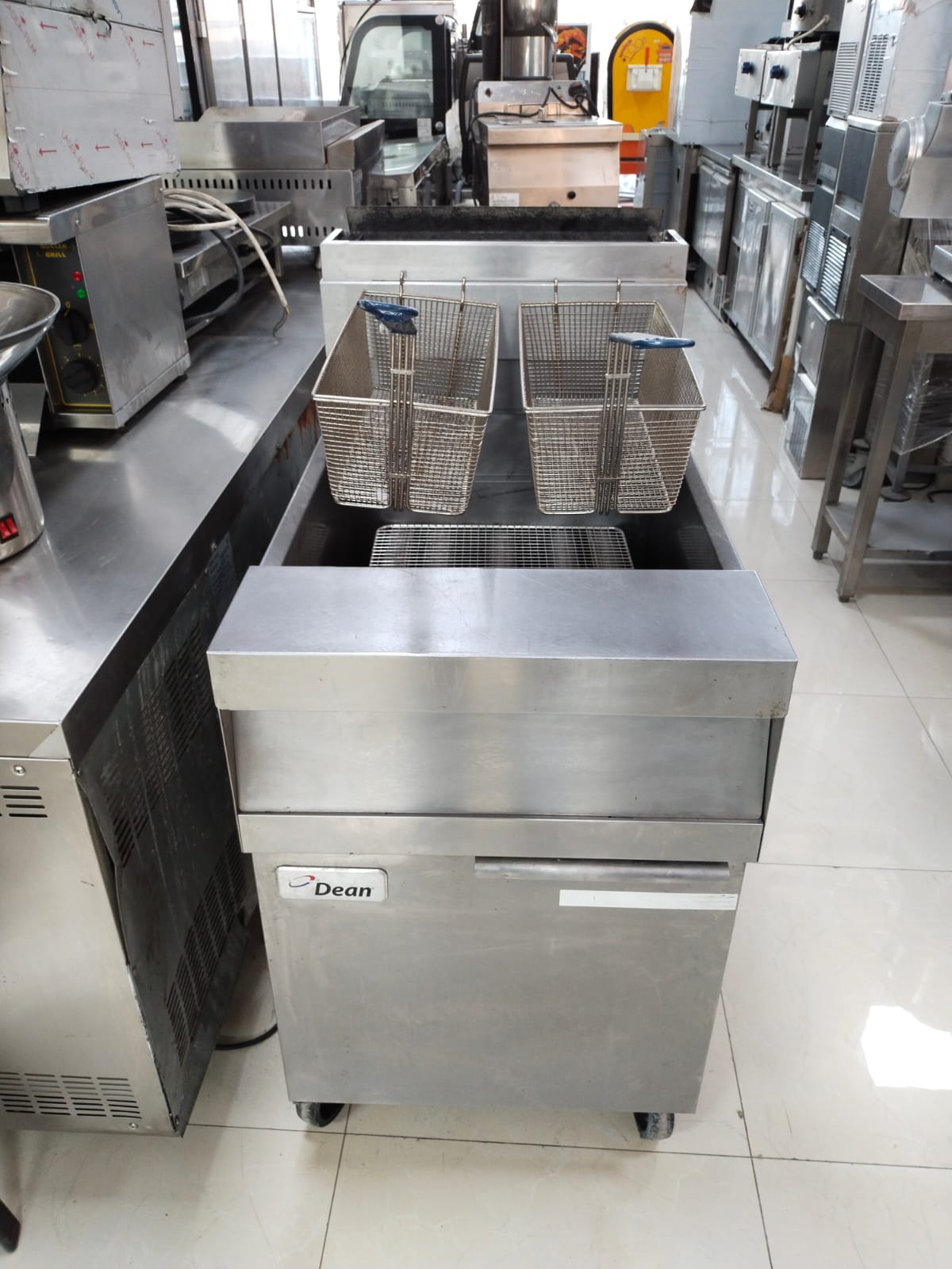 Deep fat fryer double well double basket free standing gas or electric operated