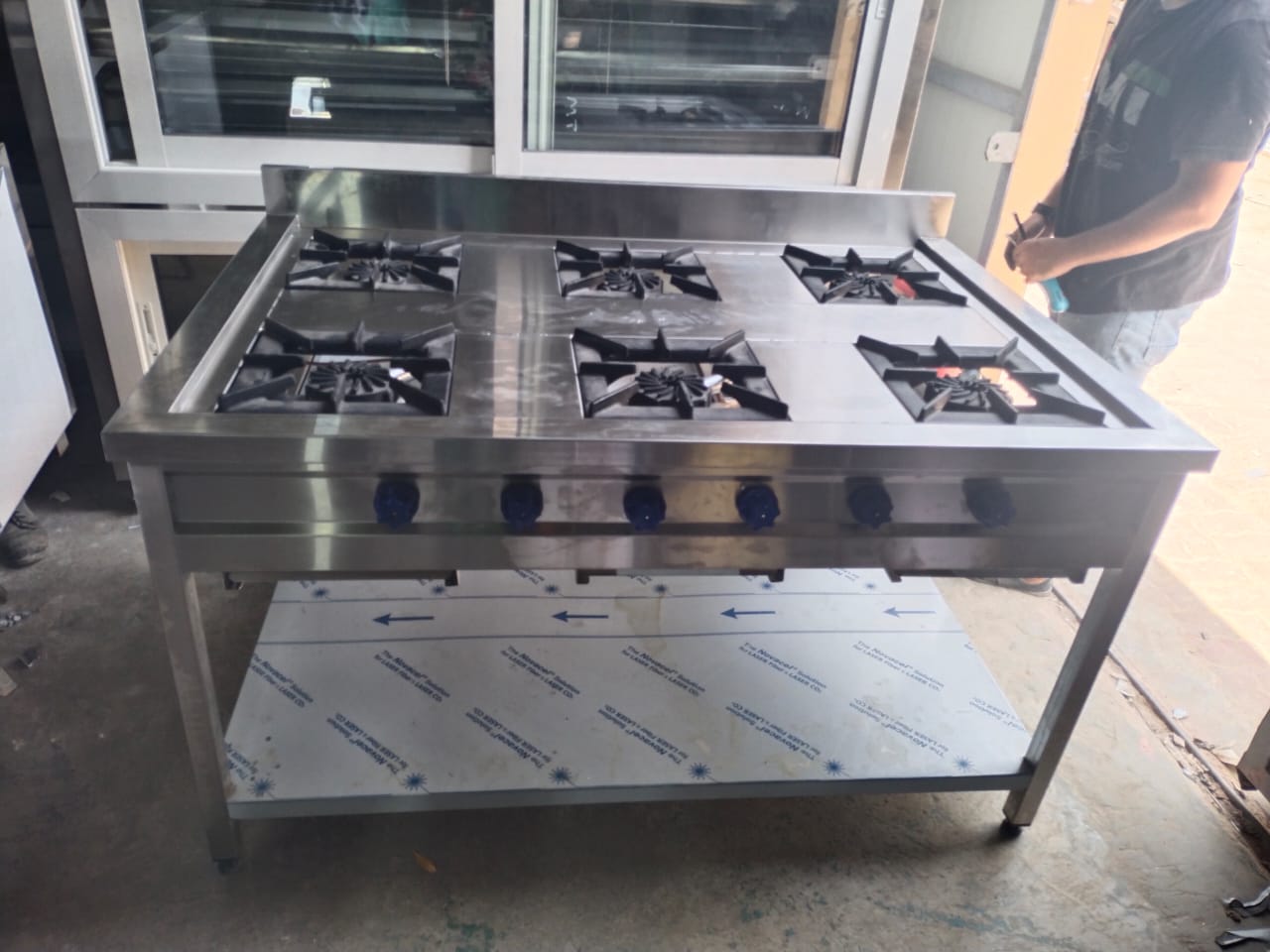 Solid Stainless steel 6, 4, 3 or 2 burners cooking range high pressure local fabrication